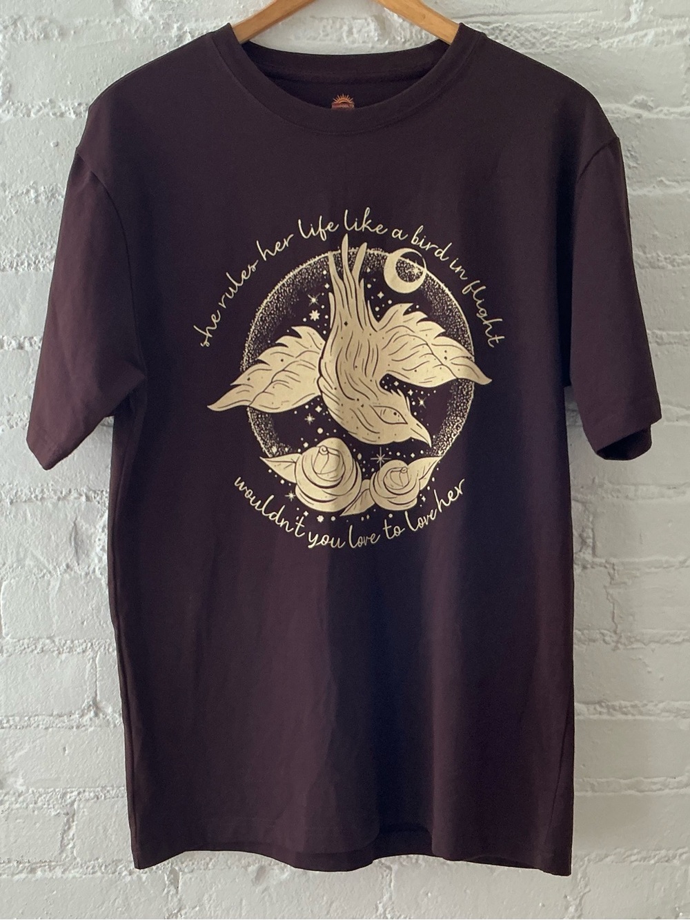 Womens Riaannon Graphic Tee She Rules Her Life Like A Bird In Flight Print Sz M